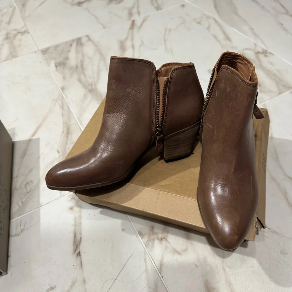 NWT FRYE Brown Leather Double Zip Ankle Boots Booties Size 9